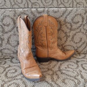 Womens size 8.5 Cowboy Boots
